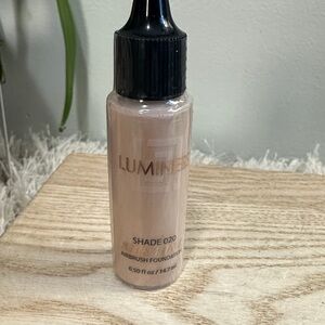 Luminess Silk 4-in-1 Shade 020
Airbrush Foundation .5 fl oz New Sealed